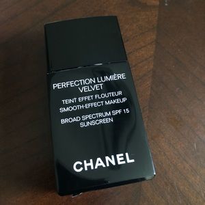Chanel Perfection Lumiere Velvet Foundation